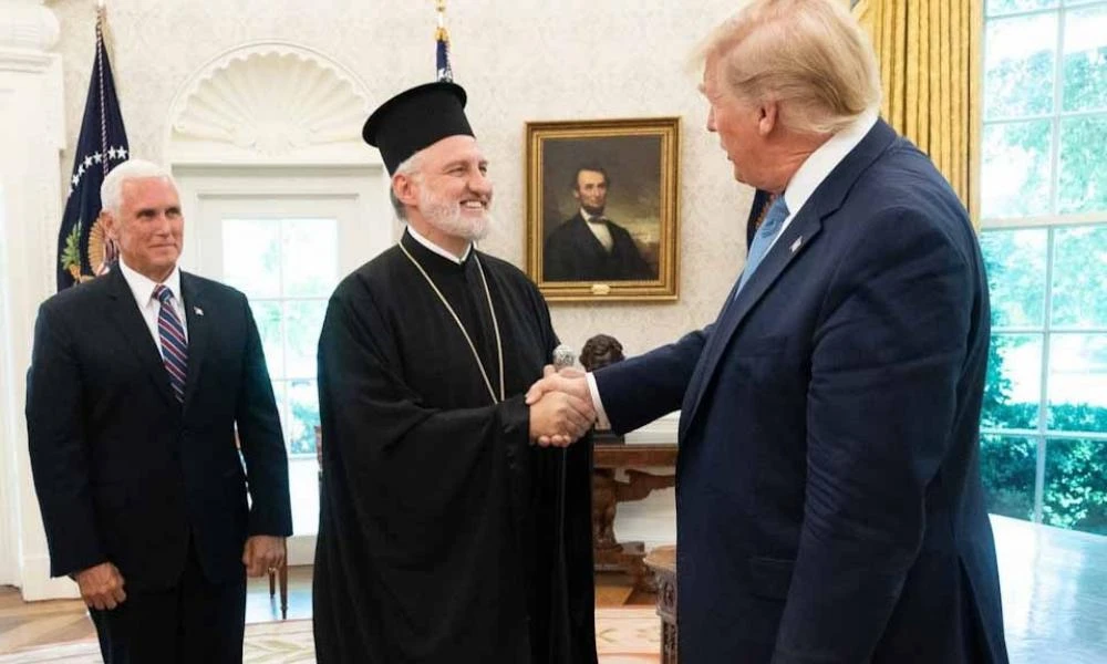 O Αμερικής Ελπιδοφόρος απαντά σε όσους τον θέλουν "στο πλευρό" του Τραμπ: Η παρουσία του Αρχιεπισκόπου σε κομματικά συνέδρια δεν υποδηλώνει προτίμηση